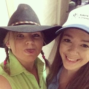 Meet your Posher, Thea